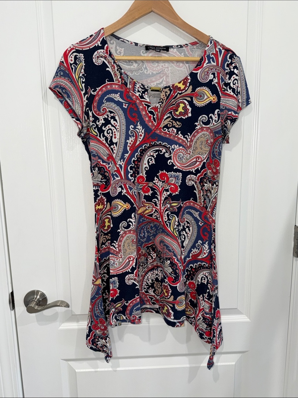 Linea Domani Paisley V-Neck Cap Sleeve Top in Navy and Red  size medium